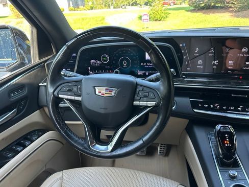 Used 2024 Cadillac Escalade ESV Premium Luxury w/ LPO, Floor Liner Package AWD/4WD image 17