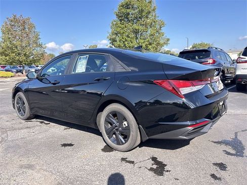 Used 2023 Hyundai Elantra SEL image 8