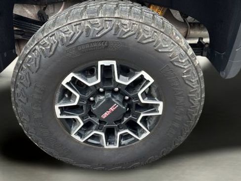 Used 2026 GMC Sierra 2500 AT4X w/ LPO, Black Badging Package AWD/4WD image 28