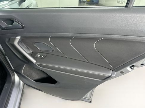 Used 2022 Volkswagen Tiguan SE w/ Panoramic Sunroof Package image 30