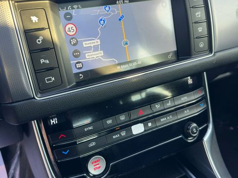 Used 2016 Jaguar XF R-Sport image 28