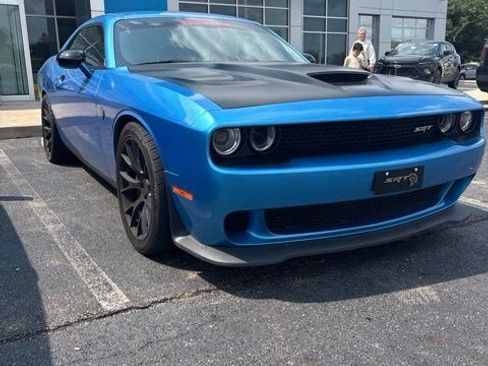 Used 2016 Dodge Challenger SRT Hellcat RWD image 1