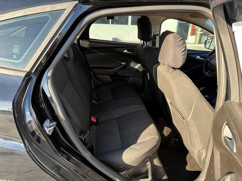 Used 2016 Ford Focus SE w/ SE Sport Package image 3