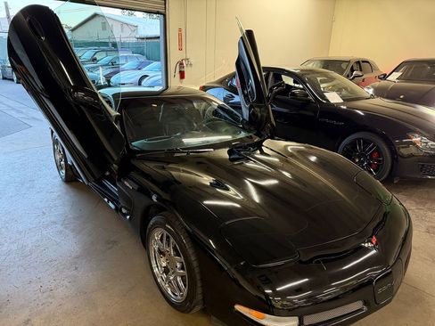 Used 2002 Chevrolet Corvette Z06 w/ Memory Pkg image 11