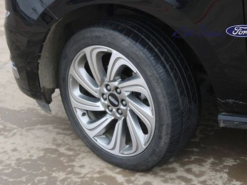 Used 2024 Lincoln Navigator Premiere image 9