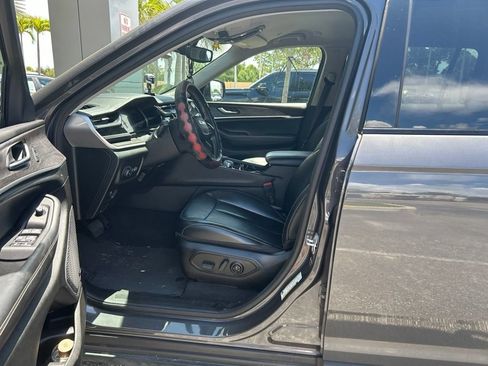 Used 2022 Jeep Grand Cherokee L Limited AWD/4WD image 5