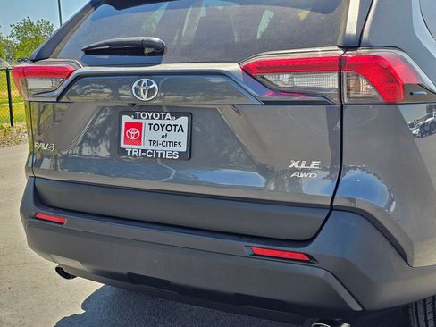 Used 2025 Toyota RAV4 XLE AWD/4WD image 13