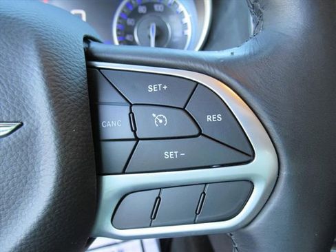 Used 2021 Chrysler 300 Touring w/ Chrome Appearance Package RWD image 23