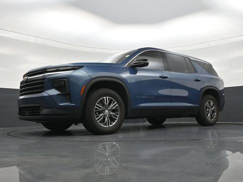 Used 2024 Chevrolet Traverse LS FWD image 25