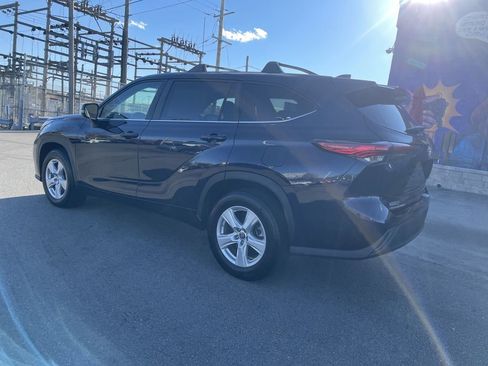 Used 2023 Toyota Highlander LE FWD image 3