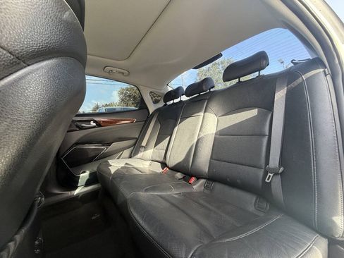 Used 2017 Kia Cadenza Premium w/ Luxury Package FWD image 20