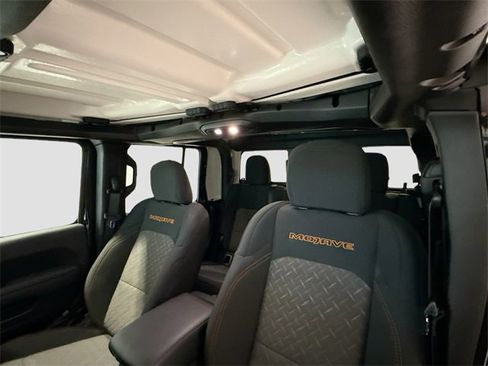 Used 2025 Jeep Gladiator Mojave w/ Convenience Group image 17