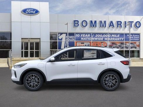 New 2025 Ford Escape SE image 3