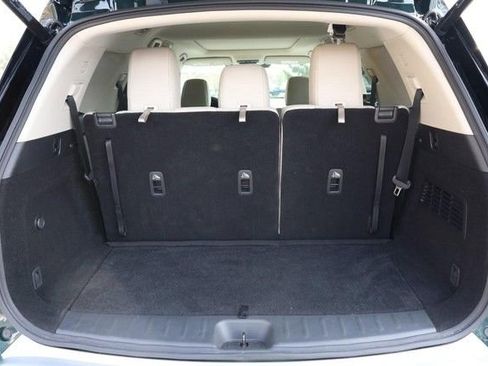Certified 2025 Nissan Pathfinder SL w/ SL Premium Package FWD image 7