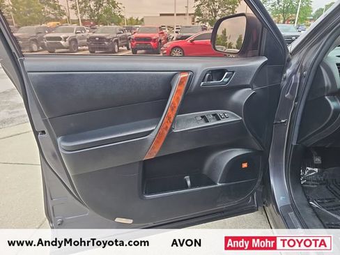 Used 2012 Toyota Highlander Limited w/ Tow Pkg AWD/4WD image 11