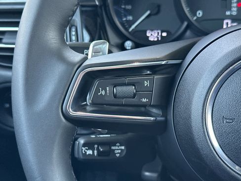 Certified 2025 Porsche Macan AWD/4WD image 26