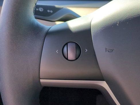 Used 2023 Tesla Model 3 Standard Range image 17