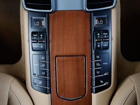Used 2014 Porsche Panamera S RWD image 38