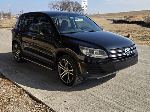 Used 2013 Volkswagen Tiguan S image 12
