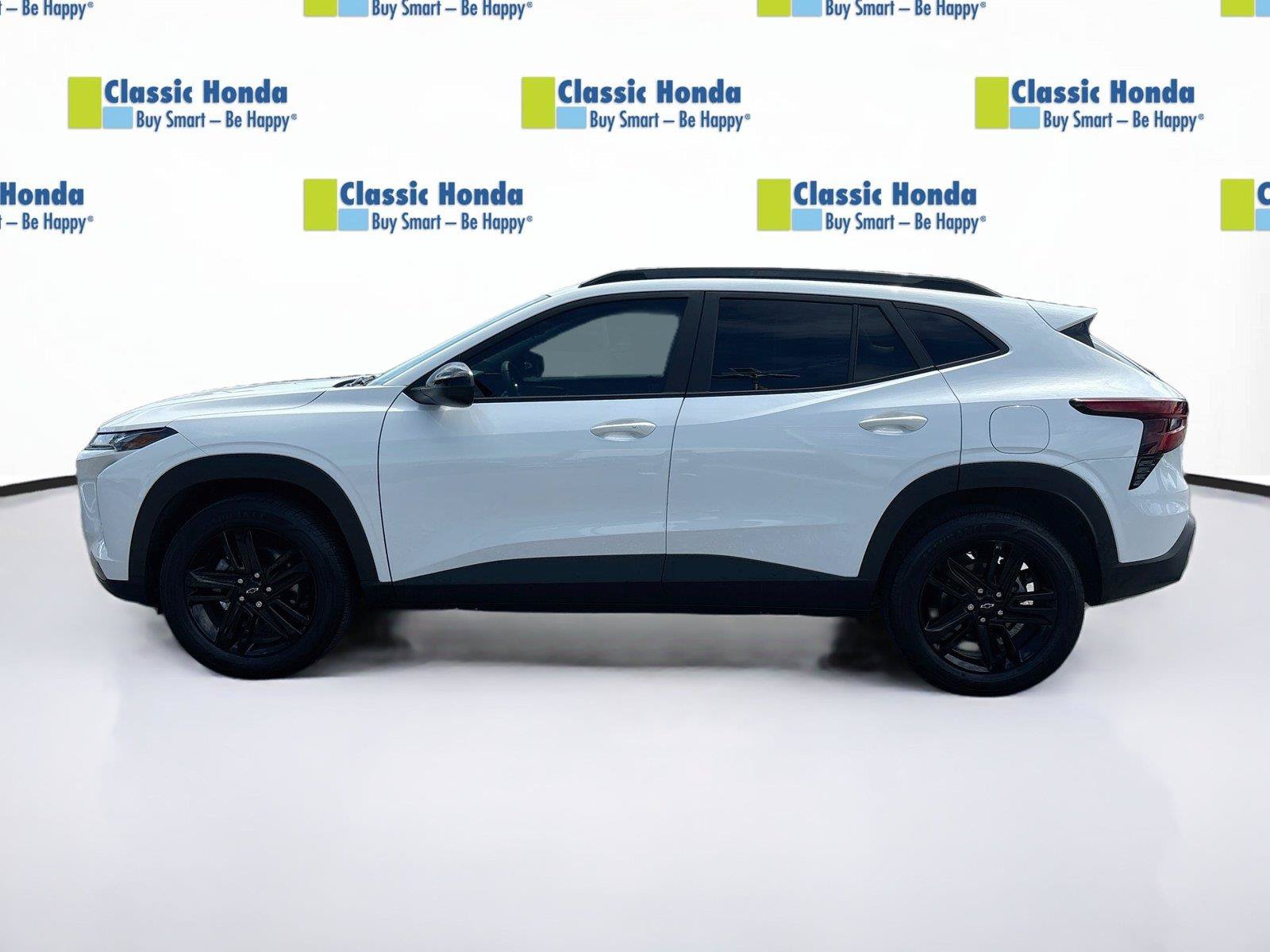 Used 2025 Chevrolet Trax ACTIV FWD image 4