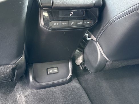 Used 2023 Toyota Highlander L image 13