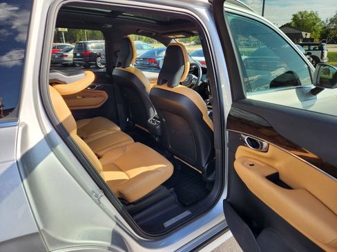 Used 2019 Volvo XC90 T6 Momentum w/ Advanced Package AWD/4WD image 16