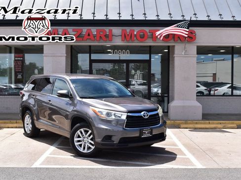 Used 2014 Toyota Highlander LE FWD image 1