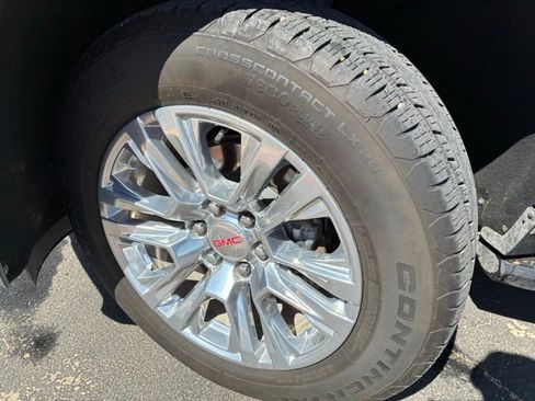 Used 2022 GMC Yukon XL Denali image 10