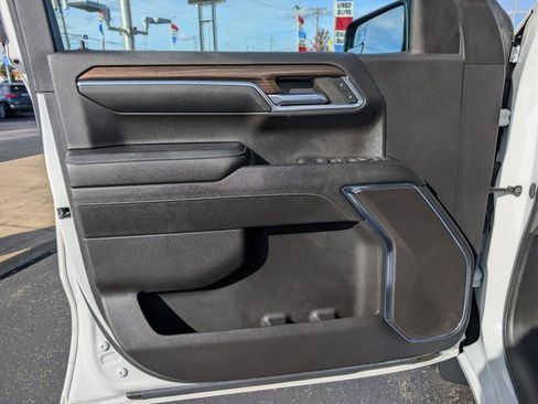 Used 2024 Chevrolet Silverado 1500 LT image 9