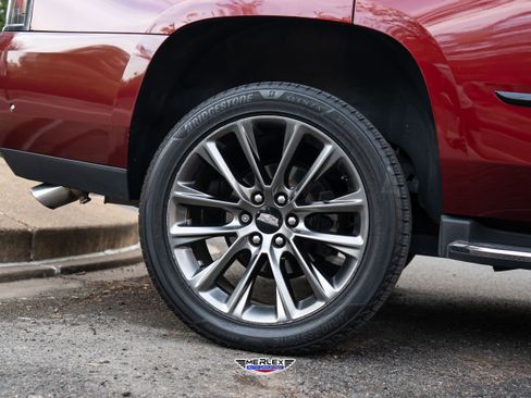 Used 2020 Cadillac Escalade Luxury w/ Escalade Sport Edition AWD/4WD image 11