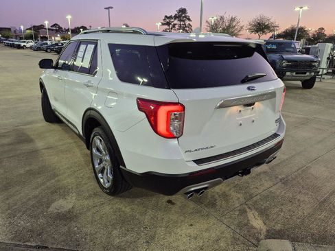 Certified 2020 Ford Explorer Platinum w/ Premium Technology Package image 6