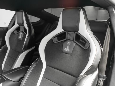 Used 2022 Ford Mustang Shelby GT500 w/ Technology Package image 28