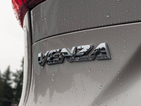 Used 2021 Toyota Venza LE AWD/4WD image 30