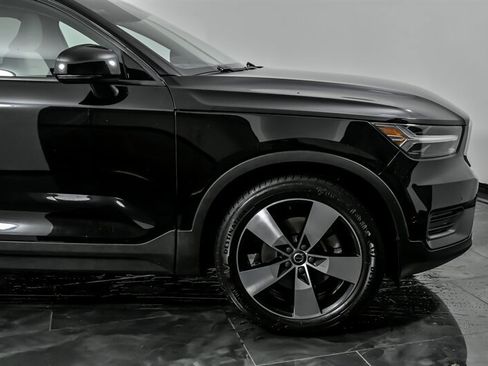 Used 2019 Volvo XC40 T5 Momentum image 14