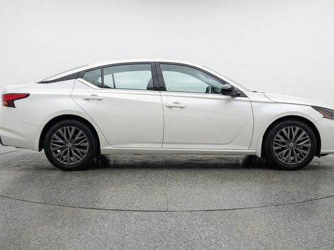 Used 2025 Nissan Altima 2.5 SV FWD image 9