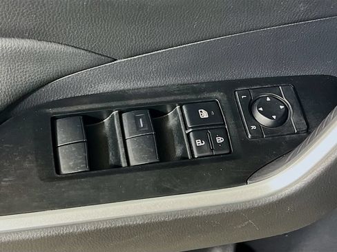 Used 2025 Toyota RAV4 LE AWD/4WD image 16