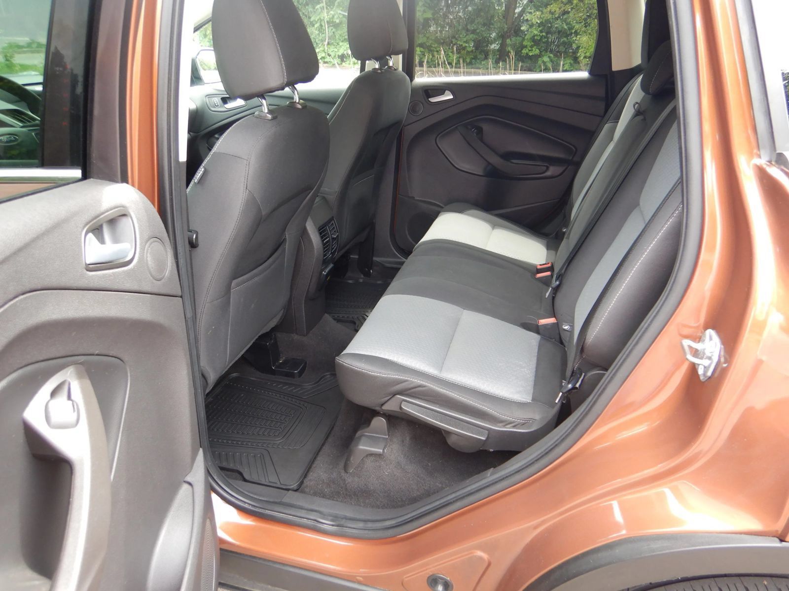 Used 2017 Ford Escape SE w/ Equipment Group 201A AWD/4WD image 16