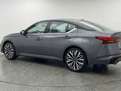 Used 2025 Nissan Altima 2.5 SV image 6