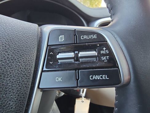 Used 2019 Kia Sorento LX w/ LX Convenience Package image 18