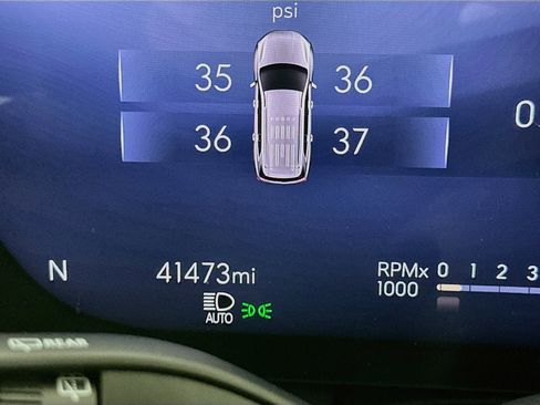 Used 2025 Buick Enclave Preferred AWD/4WD image 19