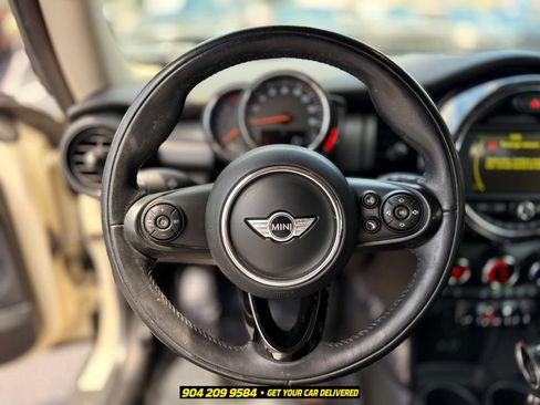 Used 2018 MINI Cooper 2-Door Hardtop FWD image 17