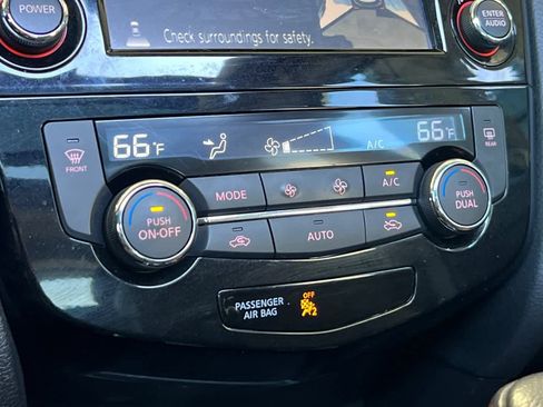 Used 2014 Nissan Rogue SL w/ SL Premium Package image 22