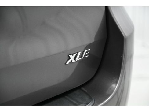 Used 2018 Toyota Sienna XLE image 56