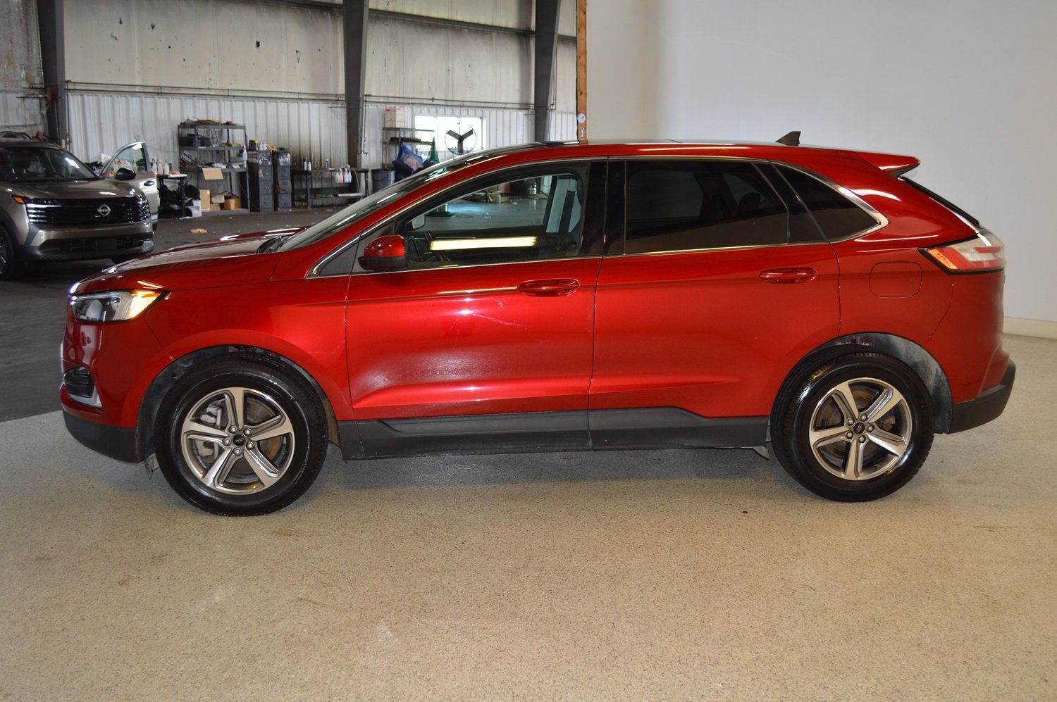 Used 2023 Ford Edge SEL w/ Convenience Package AWD/4WD image 6