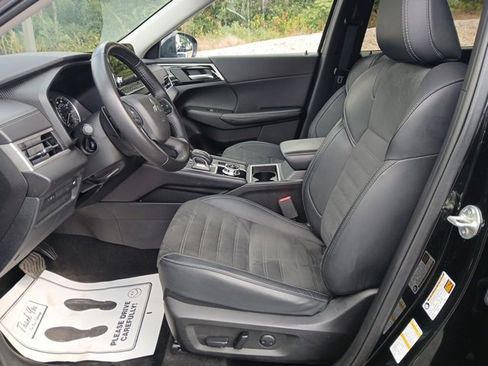 Used 2024 Mitsubishi Outlander SE image 16