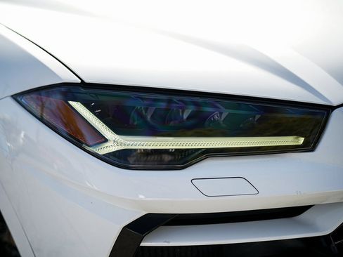 Used 2021 Lamborghini Urus image 6