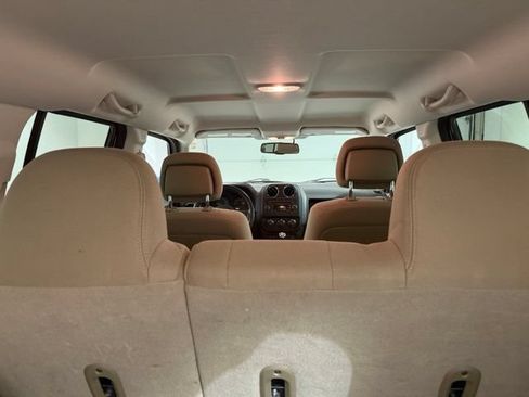 Used 2017 Jeep Patriot Latitude FWD image 9