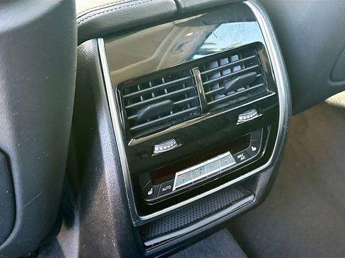 Used 2020 BMW X7 xDrive40i w/ Premium Package image 25