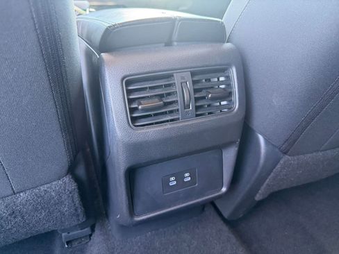 Used 2025 Nissan Rogue SV FWD image 24