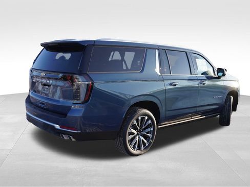 New 2026 Chevrolet Suburban High Country AWD/4WD image 3